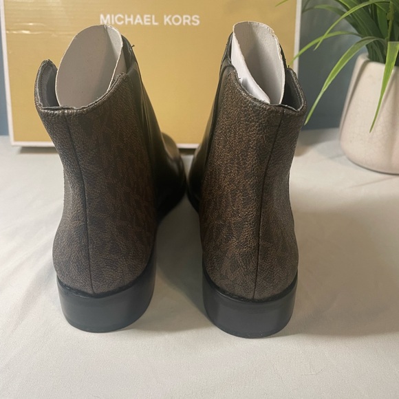 New in Box - Michael Kors Bootie Size 5 - Picture 4 of 5